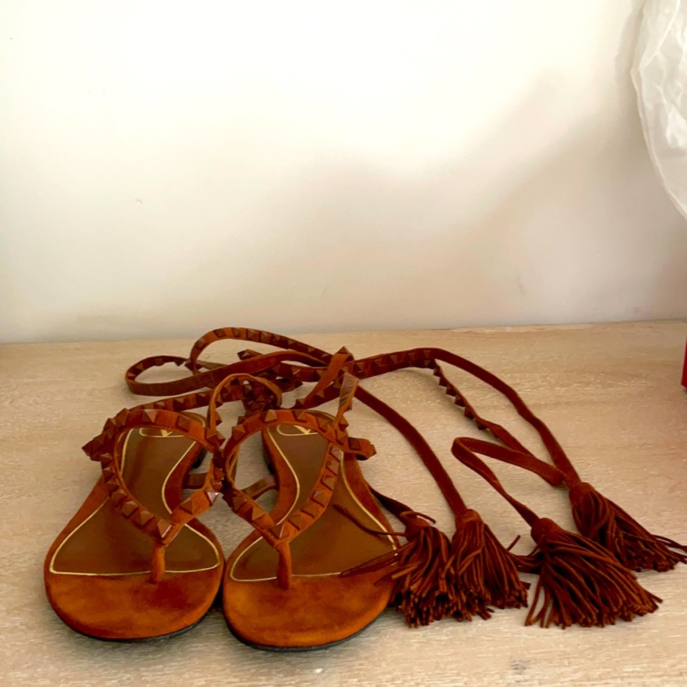 Valentino Rockstud brown suede thong sandals with gold hardware size 36